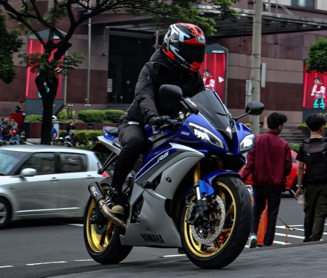 R6 in action