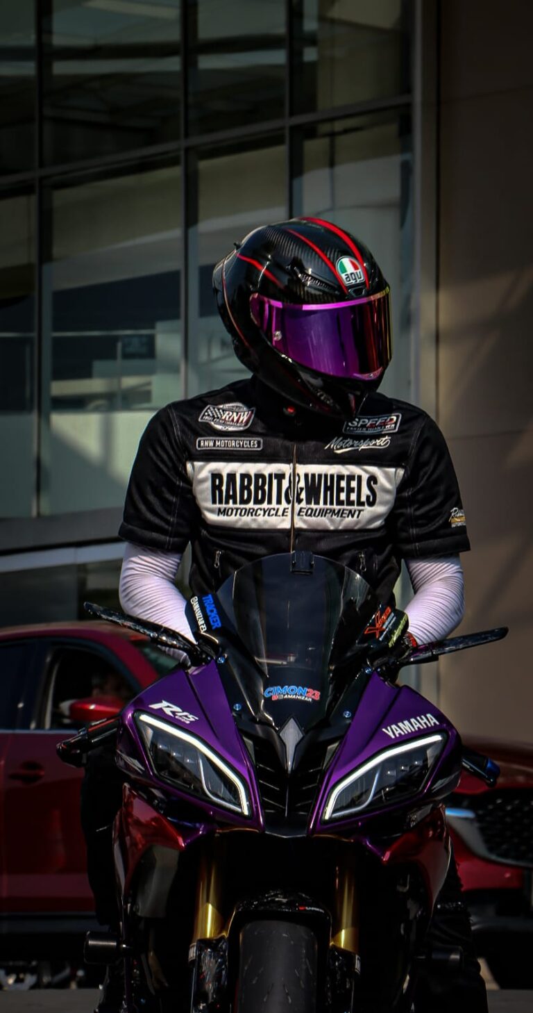 Aksi ‘purple’ R15 di Sunmori Senayan City
