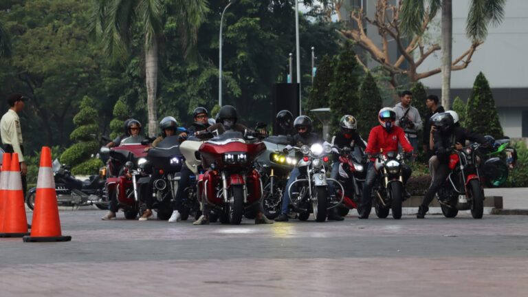 Gerombolan ‘Si Berat’ dipelataran Mall di Jaksel