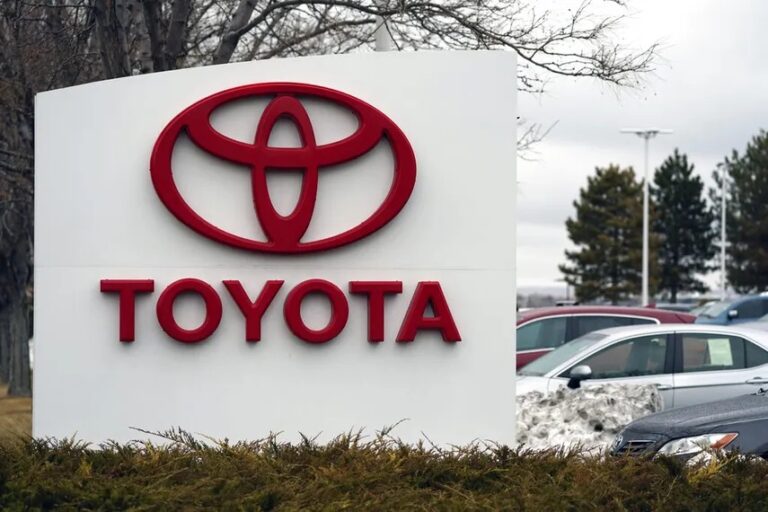 Toyota hentikan penjualan Corola Fielder, Corolla Axio, dan Yaris Cross