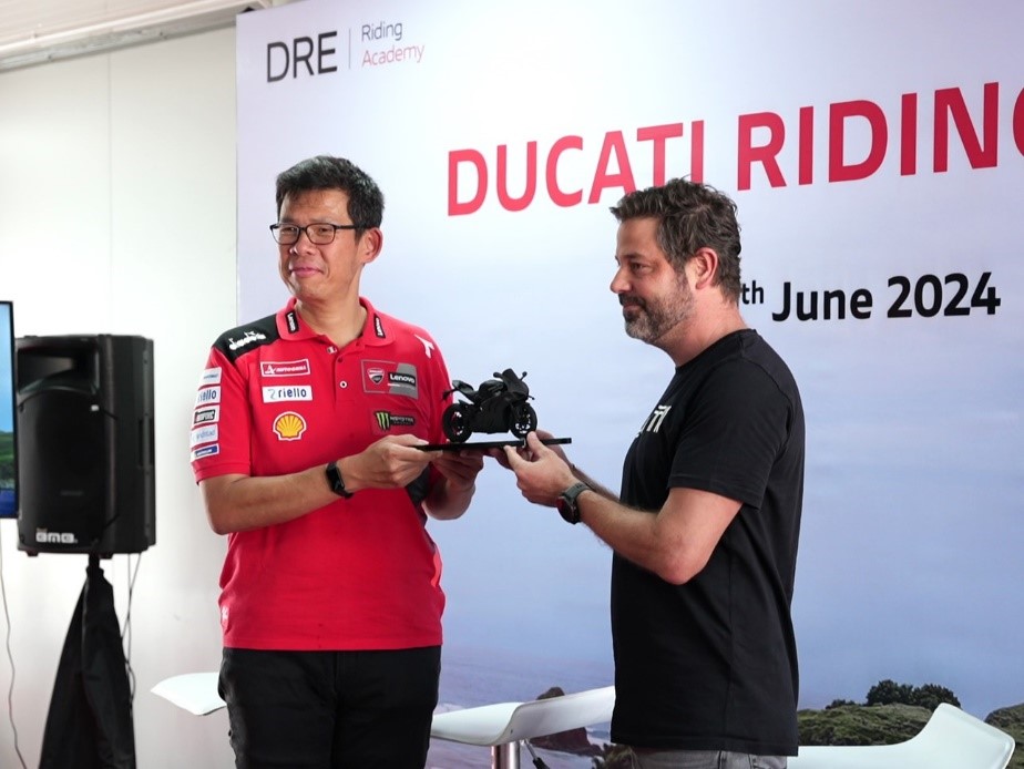 Jadi yang terbaik di event ‘WE RIDE AS ONE 2024’ di Asia Pacific, Ducati Indonesia raih  trofi penghargaan