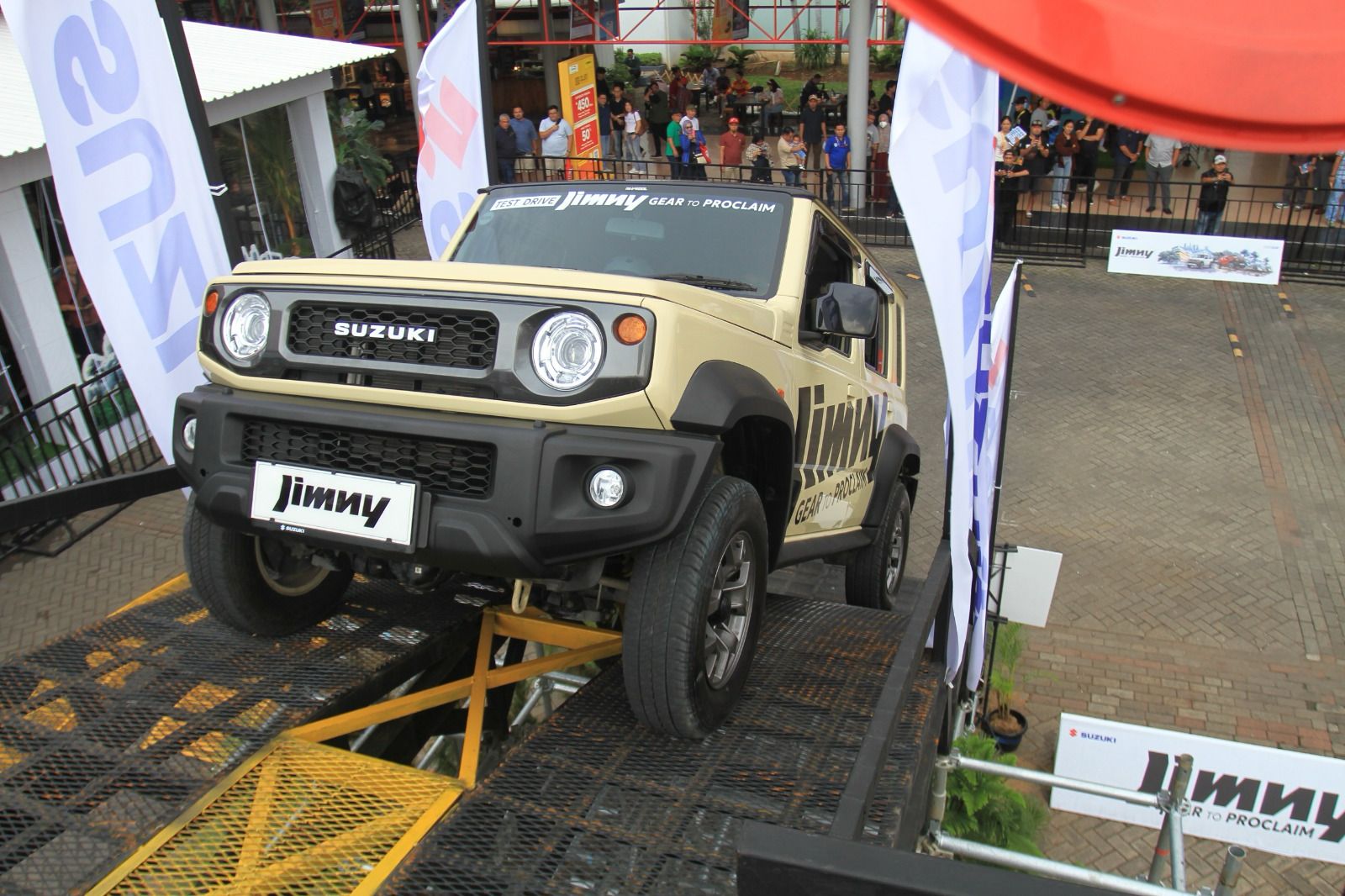 Jimny Adventure Experience uji adrenalin pengunjung di IIMS 2025