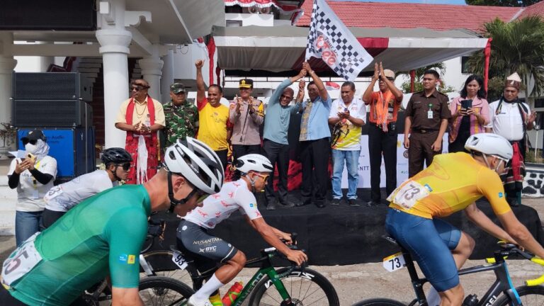 Etape Kedua Tour De EnteTe 2025, 80 Pembalap Lintasi 2 Pos Lintas Batas Negara