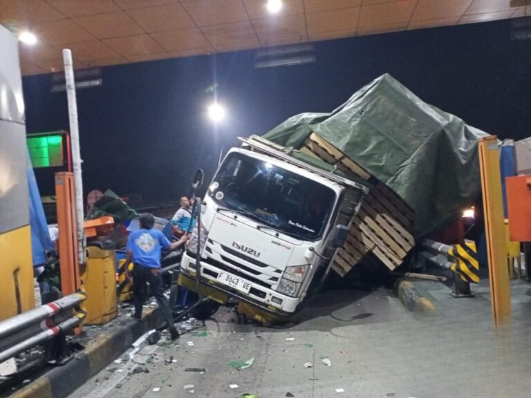 Kecelakaan di Gerbang Tol Ciawi 2, Dugaan Sementara Truk Alami Rem Blong