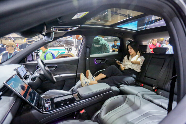 LEX Platform LEPAS L8, Membawa Pengalaman Seperti Private Lounge